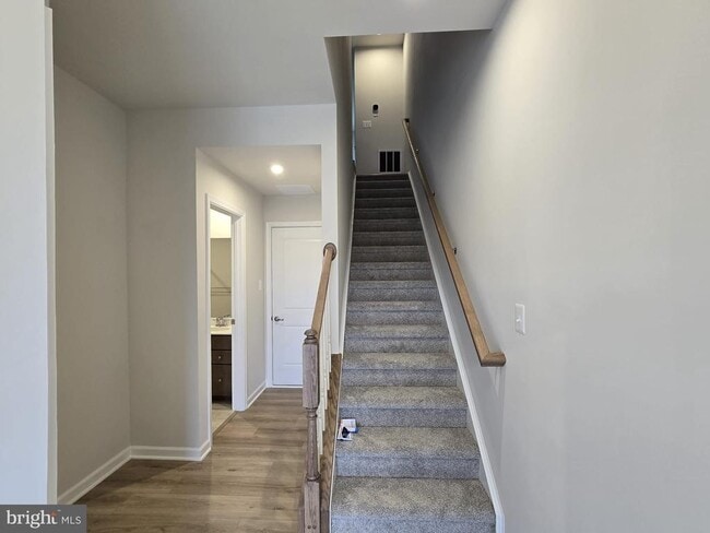Building Photo - 4928 Dunhaven Dr