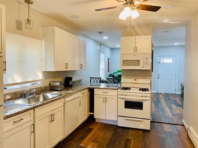 Foto del edificio - 400 Charles St