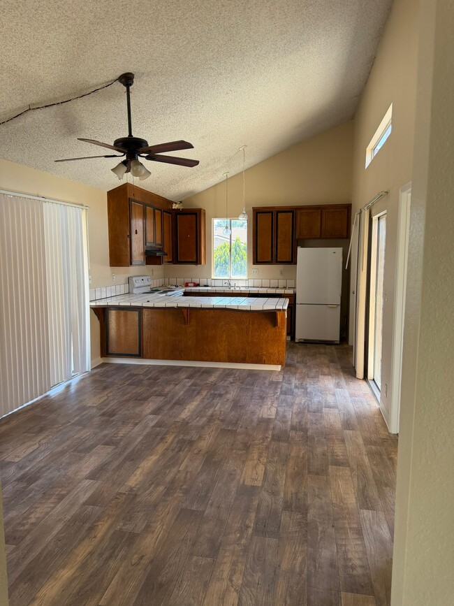 Foto del edificio - 5823 Silver Leaf Rd
