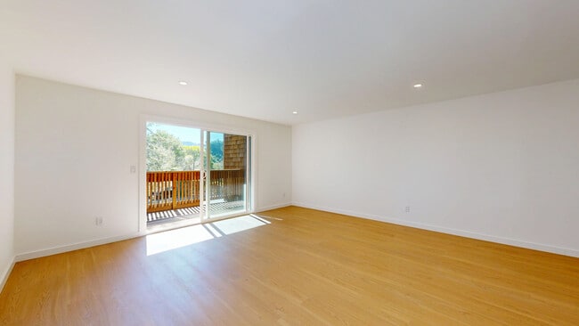 Building Photo - 50 Corte Real