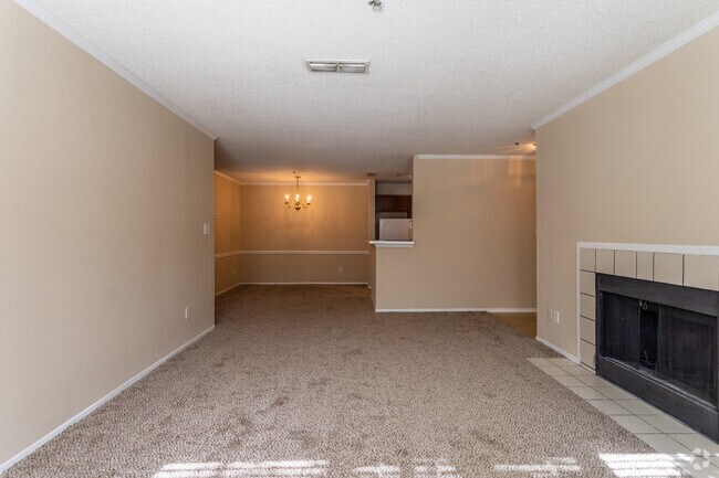 2BD, 1BR - 978SF - Living Area - Colony Woods