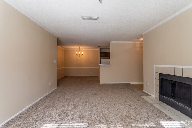 2BD, 1BR - 978SF - Living Area - Colony Woods