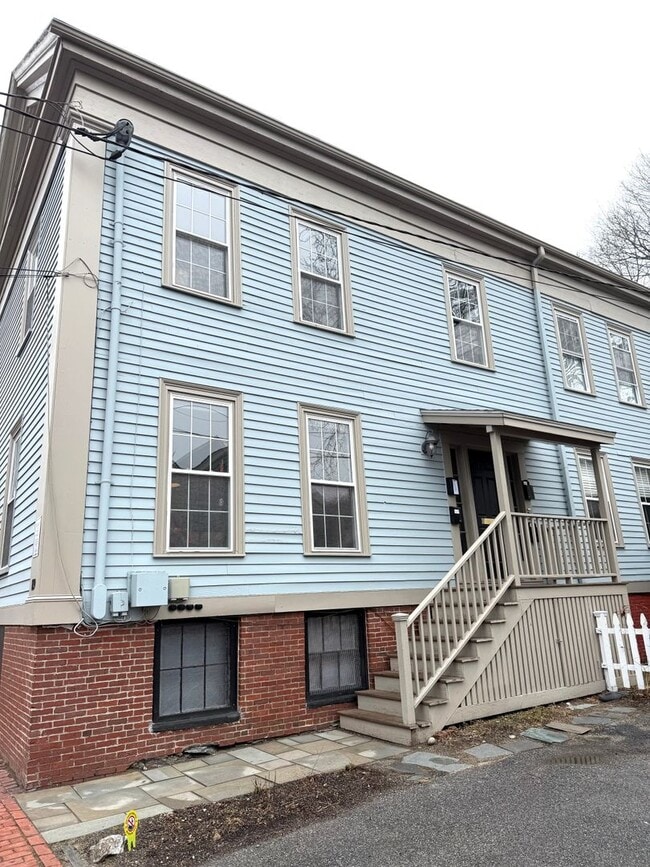 Building Photo - Charming 2 Bed + 2 Bath Condo in the West End!