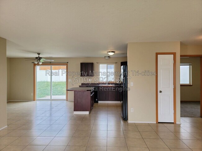 Foto del edificio - 6305 Thistledown Dr