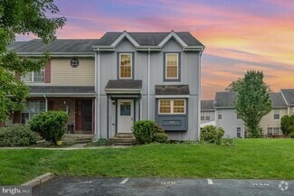 Building Photo - 1140 Hedgerow Ln