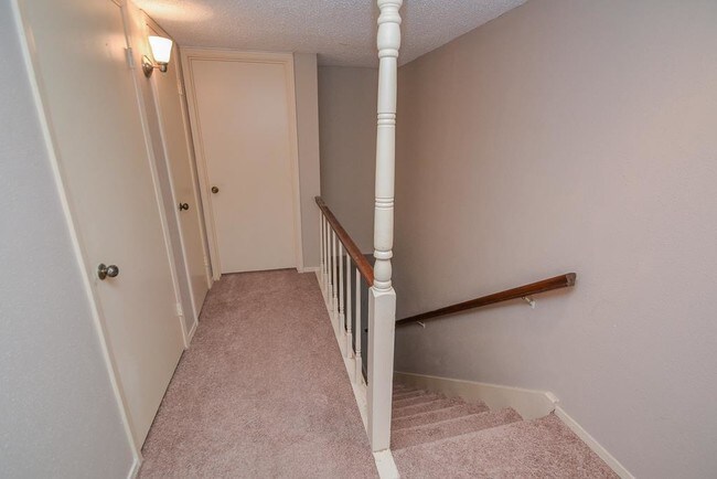 Building Photo - 6410 Del Monte Dr