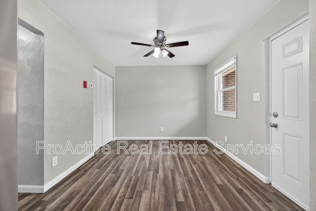Foto del edificio - 6430 Faraday Ct