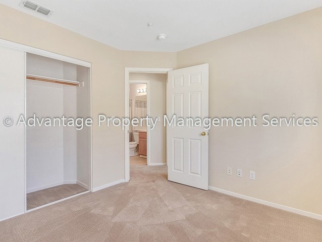 Building Photo - 1003 Phoenix St