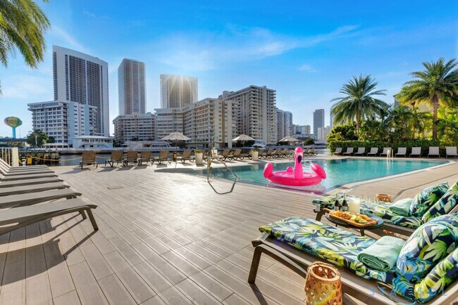 Foto del edificio - 2602 E Hallandale Beach Blvd