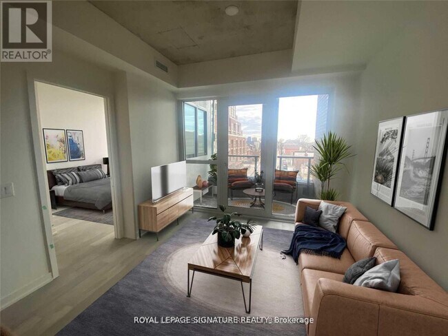 Photo du bâtiment - 1808 St Clair Ave W