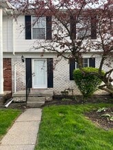 Building Photo - 21659 Hidden Rivers Dr N