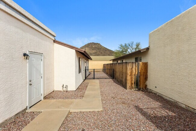 Foto del edificio - 4774 W Menadota Dr