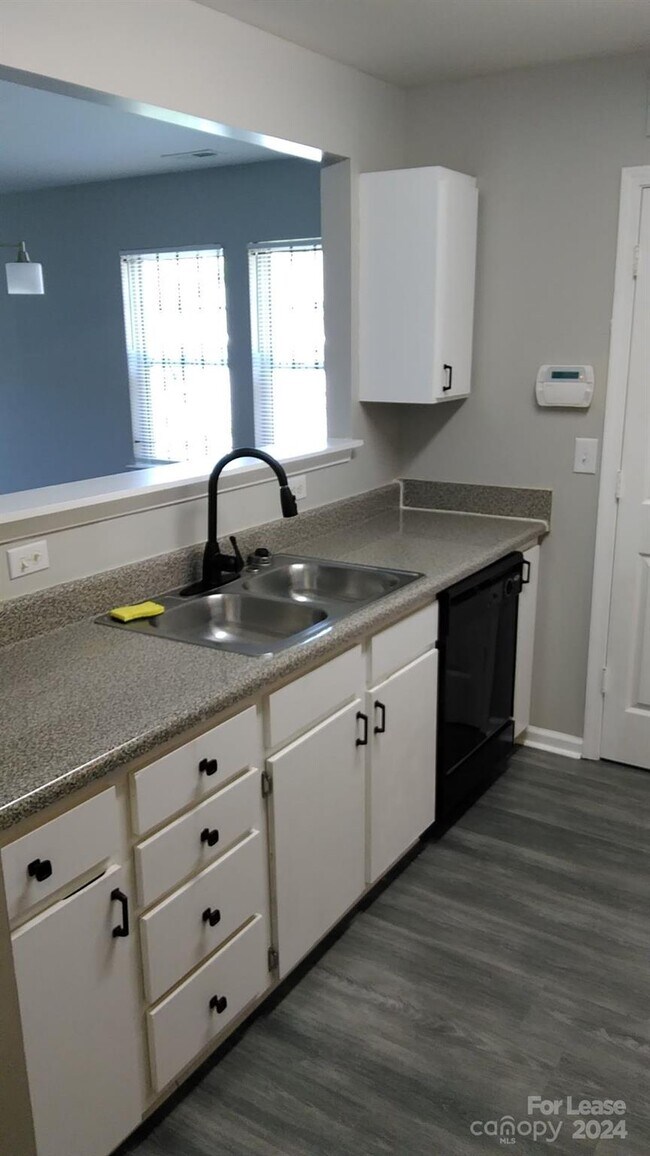 Building Photo - 2518 Pitts Dr