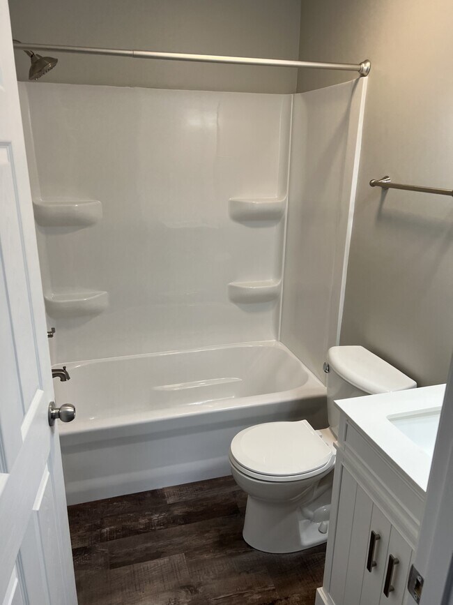 605 Lakeshore Dr Unit 2, Ishpeming, MI 49849 Room for Rent in