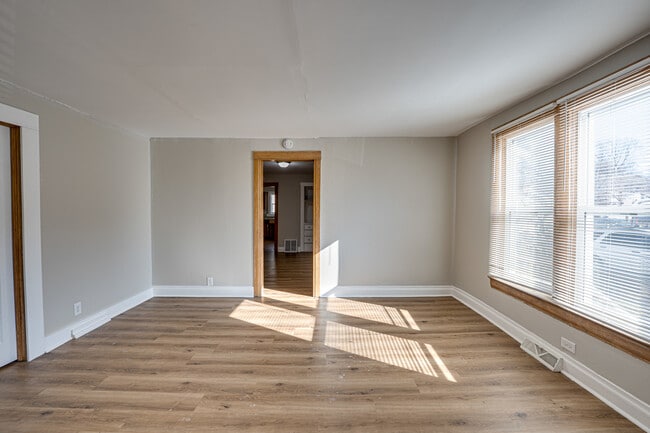 Building Photo - 407 Beach St