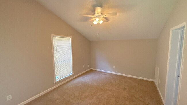 Foto del edificio - 3136 Sycamore View Rd