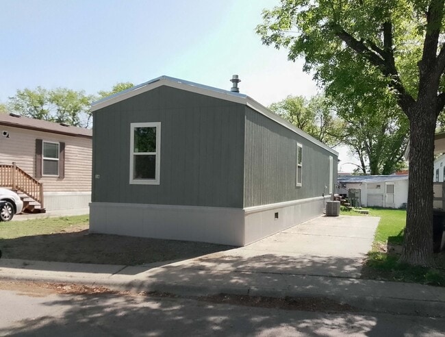 Building Photo - 16 Alma Ln