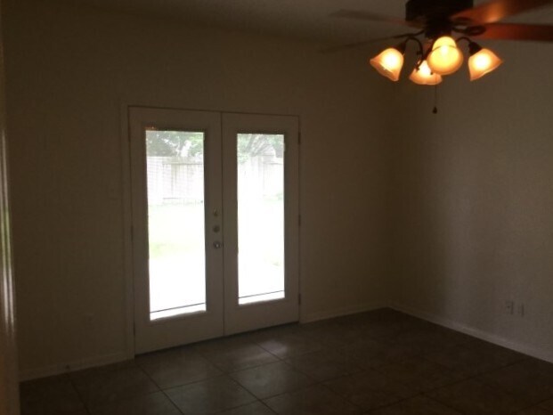 Building Photo - 10917 Spruce Dr N