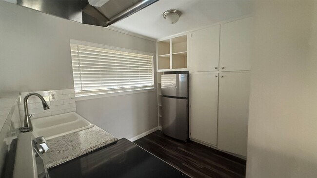 Foto del edificio - 1660 Richmond Ave.