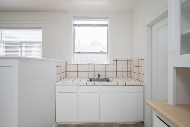 Building Photo - 1247 Chestnut St