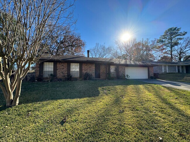Foto del edificio - Fresh paint and new carpet…..