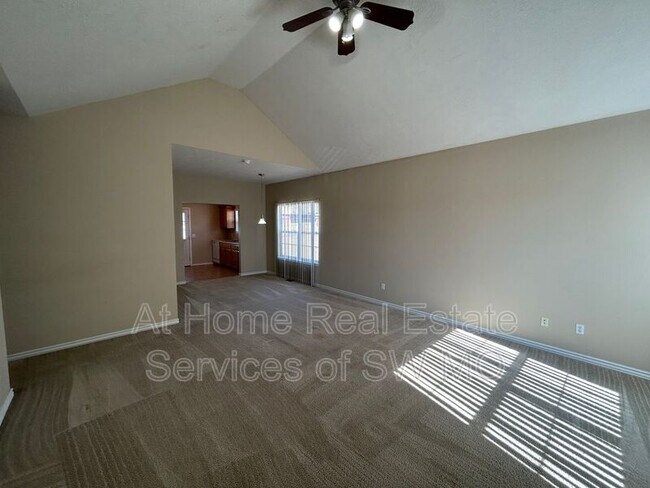 Foto del edificio - 305 Excalibur Ct