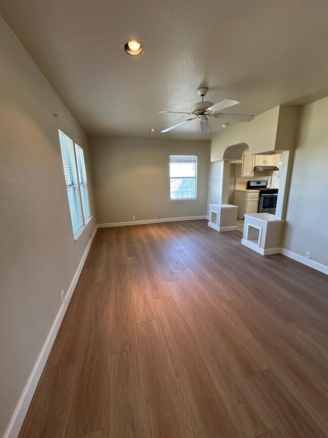 Foto del edificio - 3083 E Rose Ave