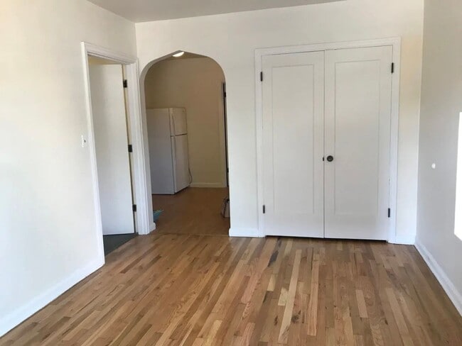 Building Photo - Vintage Community  Located Near Downtown, ...