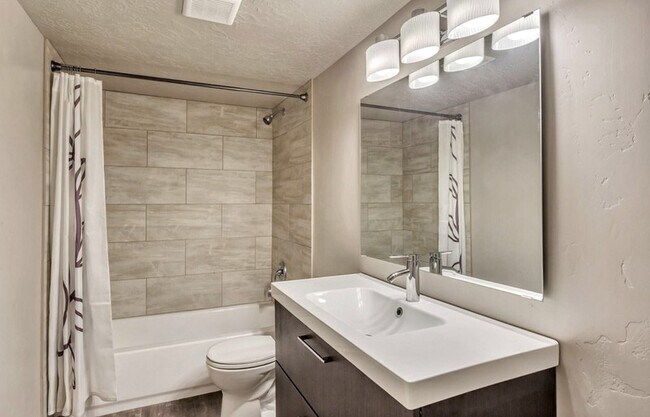 Foto del edificio - 14613 Woods Landing Ct