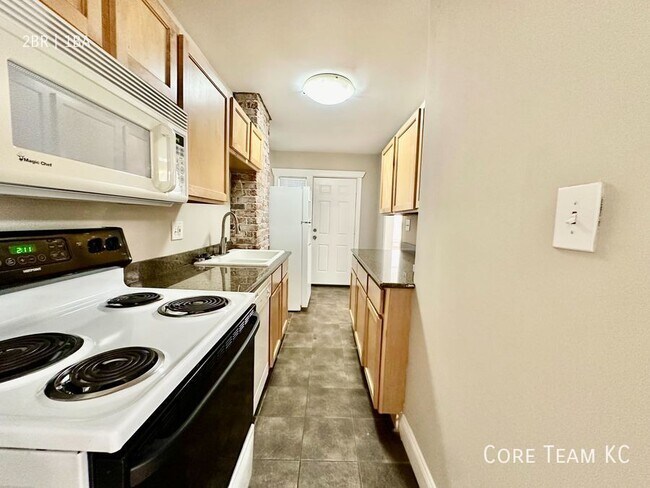 Building Photo - 2 Bed in South Hyde Park For Rent!