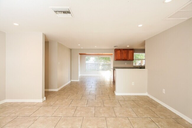 Building Photo - 10426 Syringa Ct