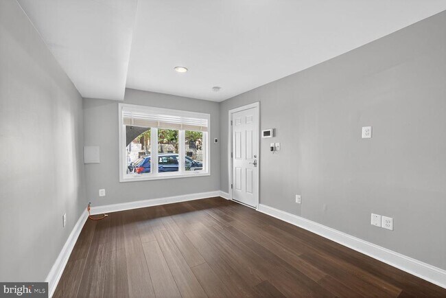 Foto del edificio - 1409 Hopkins St NW