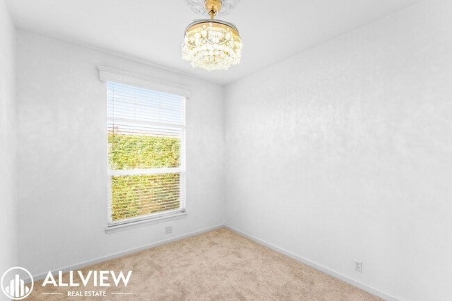 Foto del edificio - Stylish and beautiful 3-Bed Home with Land...