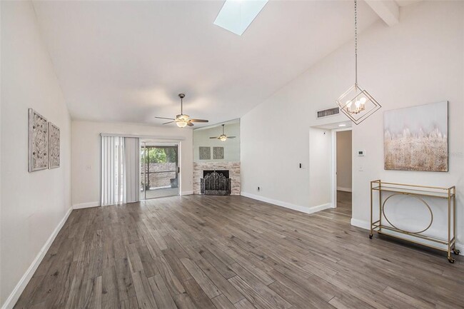 Foto del edificio - 11642 Hidden Hollow Cir