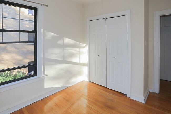 Foto del edificio - 1700 W Thorndale Ave