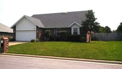 Building Photo - 508 Willowdale Ct