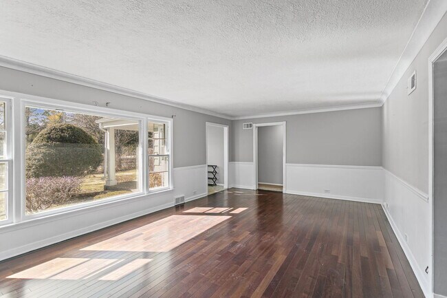 Foto del edificio - 836 W Everett Rd