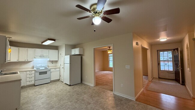 Foto del edificio - 3 Bedroom Rambler in Spotslvania