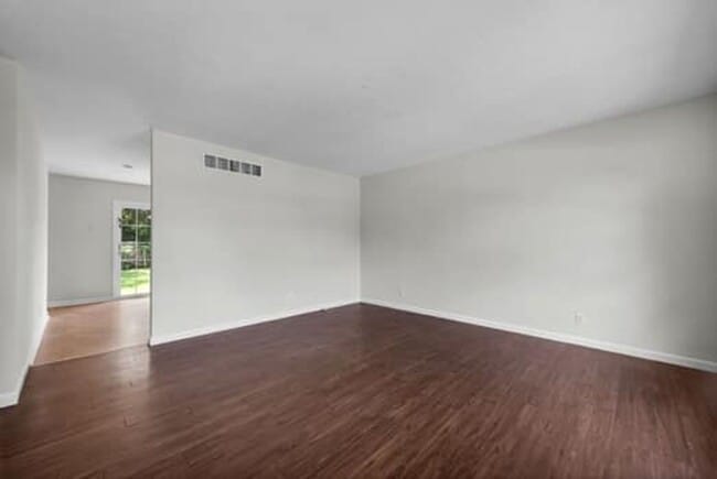 Building Photo - 5691 Victoryview Ln