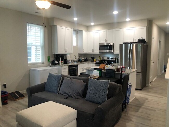 Building Photo - Huntersville