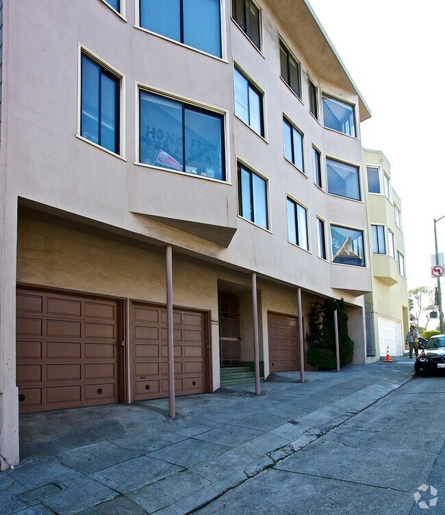 Building Photo - 785 Bay St