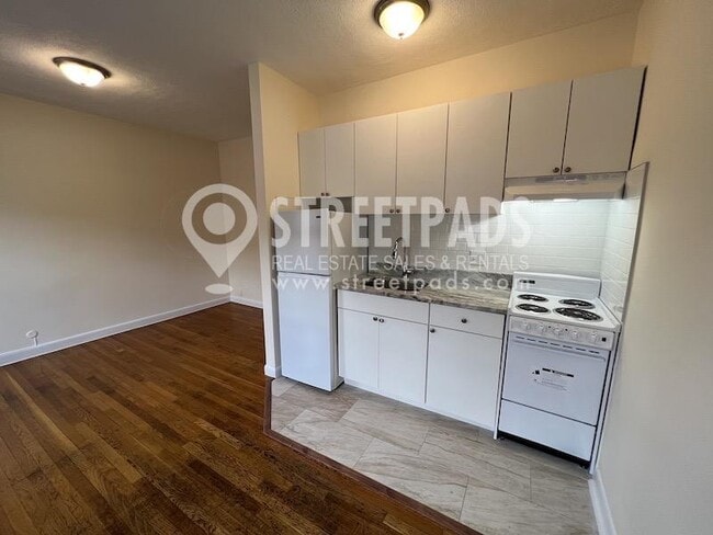 Building Photo - 2 bedroom in Boston MA 02135
