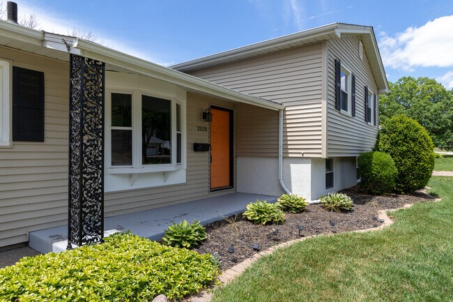 Building Photo - 2520 Olympia Dr