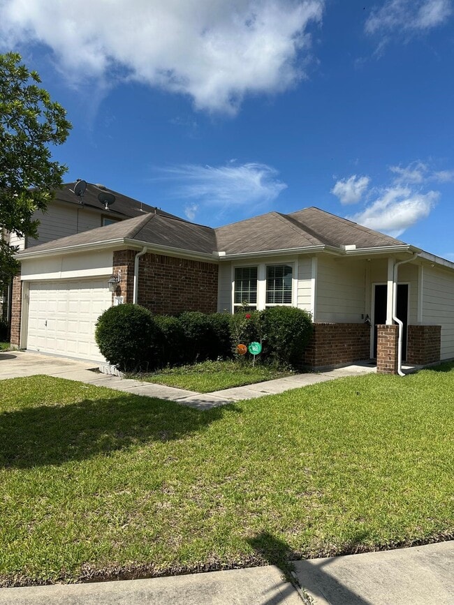 Building Photo - 2819 Cold River Dr