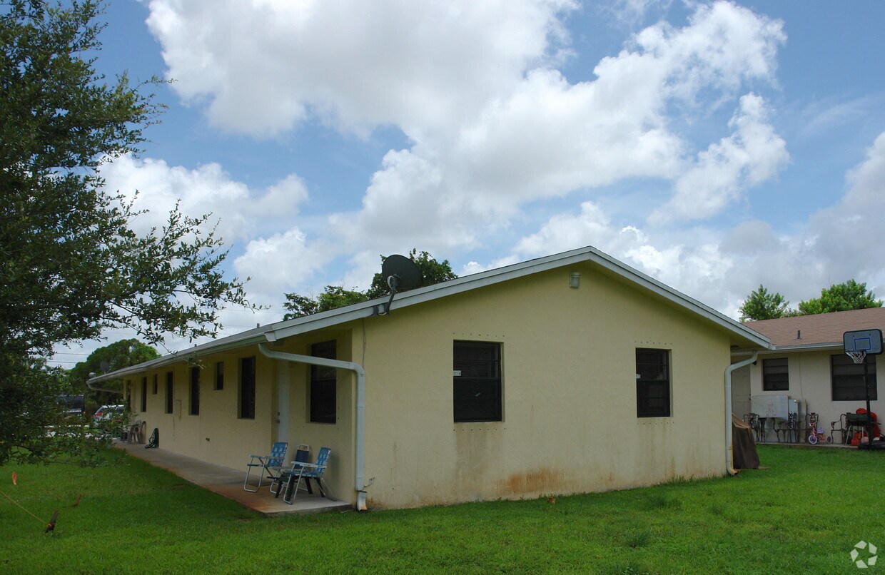 Building Photo - 5635 Taft St