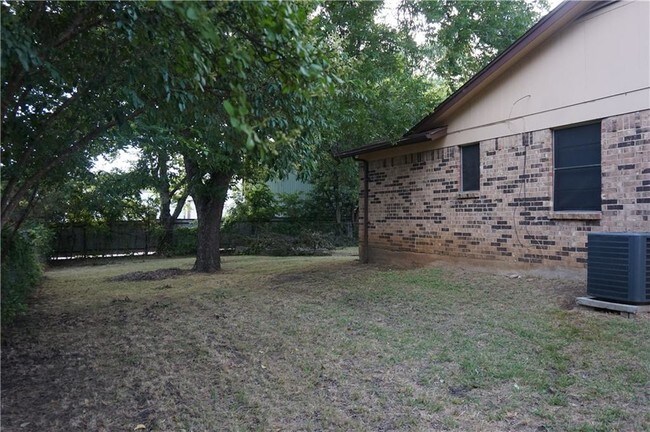 Building Photo - 3313 Earle Dr