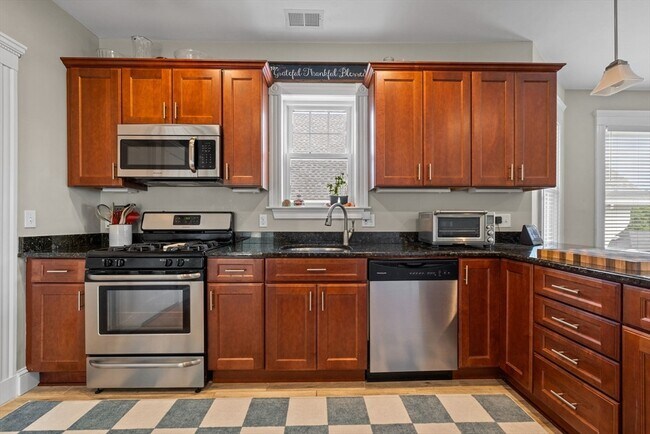Building Photo - 53 Montvale St