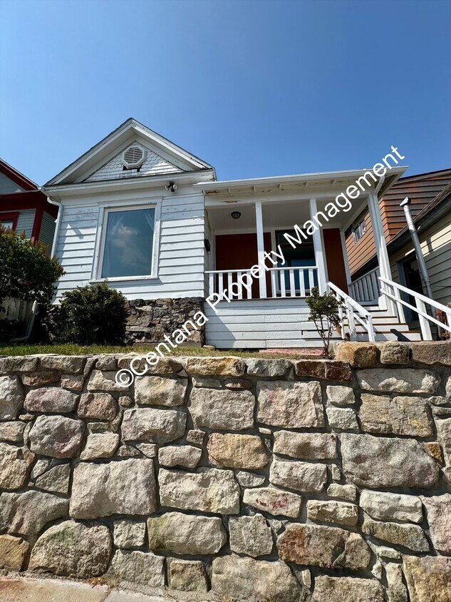 Foto principal - 2 bedroom House, located Uptown near MT Tech!