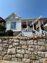 Building Photo - 917 W Woolman St