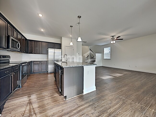 Building Photo - 3079 Day Flower Dr